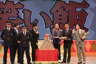 笑い飯、M-1賞金1, 000万円を"小銭"で贈られ、「早く両替したい!」